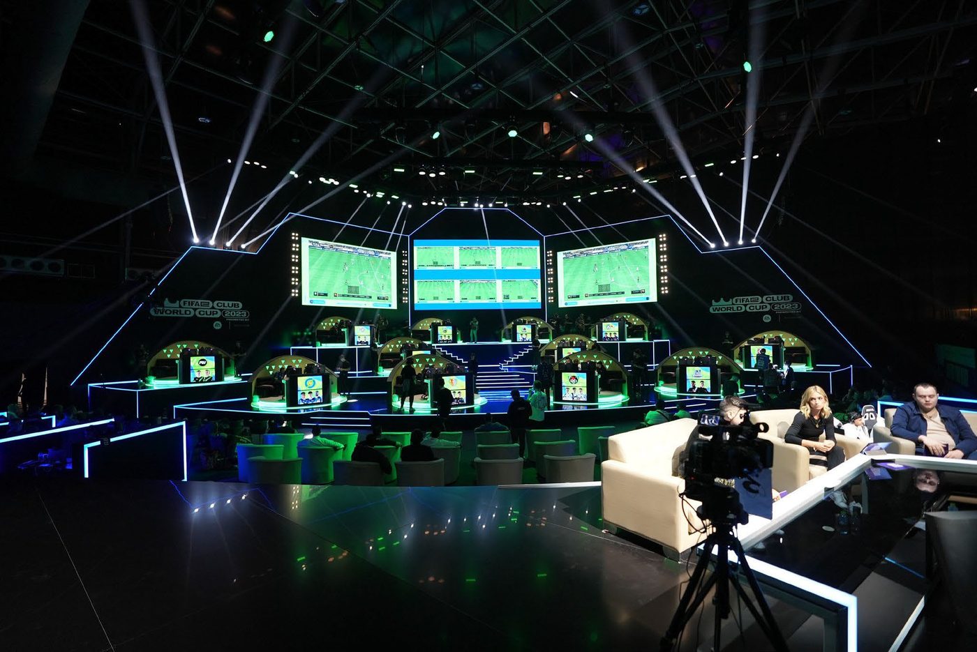 Broadcast stage